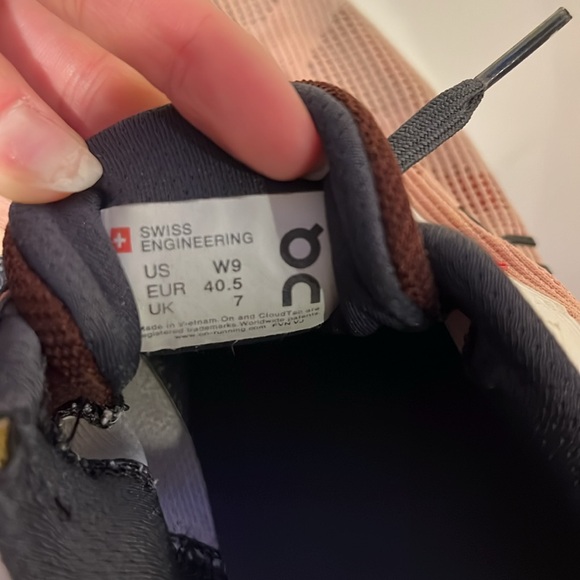 On Cloudstratus 2 Women's Running shoes (Neutral) size 9 - Picture 6 of 7